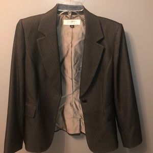 Women’s Tahari suit